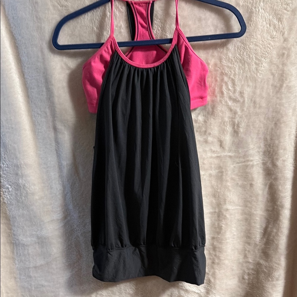 Lululemon charcoal grey tank with built in hot pink bra. Size 4